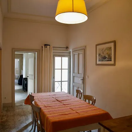 De L'hotel De Girard Apartment