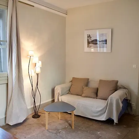 De L'hotel De Girard Apartment